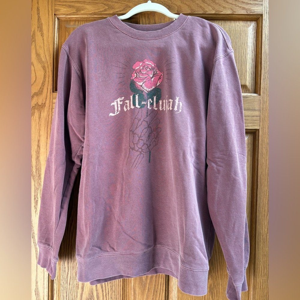 Elegant Mauve Sweatshirt with Rose Graphic